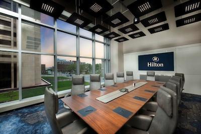 هیلتون کلولاند دونتون