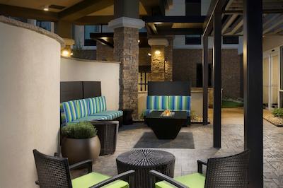 هم2 سویتز بای هیلتون هاتیسبورگ