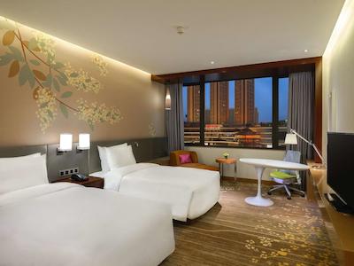 هیلتون گاردن این فشان