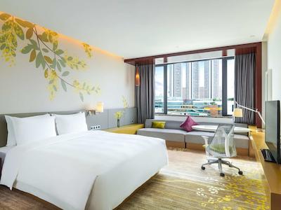 هیلتون گاردن این فشان