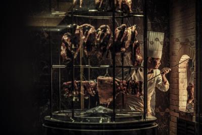 فور اسیسُنز هتل اسئوول