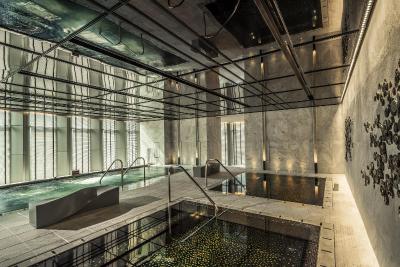 فور اسیسُنز هتل اسئوول