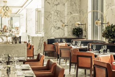 فور اسیسُنز هتل اسئوول