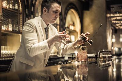 فور اسیسُنز هتل اسئوول