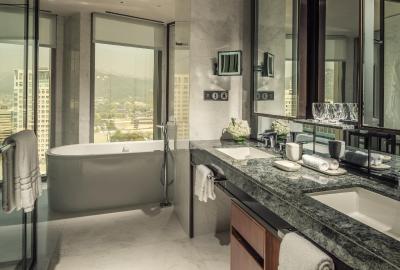 فور اسیسُنز هتل اسئوول