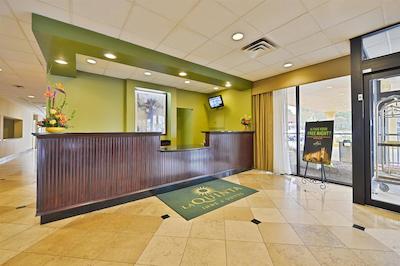 لا کوینتا این اند سویتز ایندیاناپلیز اسود