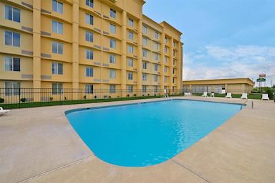 لا کوینتا این اند سویتز ایندیاناپلیز اسود