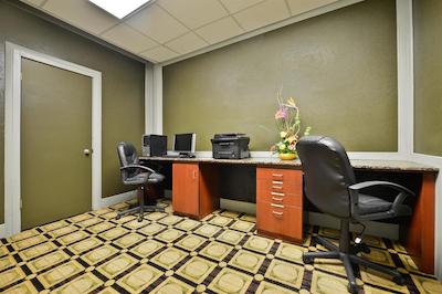 لا کوینتا این اند سویتز ایندیاناپلیز اسود