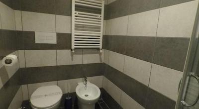 ب اند ب جولیوز کاسار