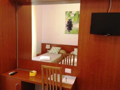 ب اند ب جولیوز کاسار