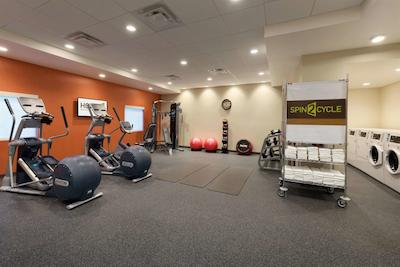 هم 2 سویتز بای هیلتون انچراج