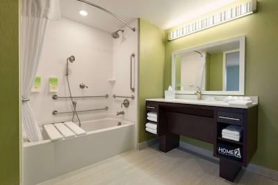 هم 2 سویتز بای هیلتون انچراج