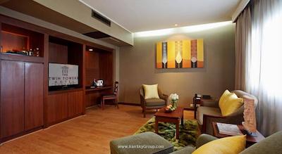 توئین تاورز هتل