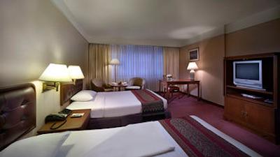 توئین تاورز هتل