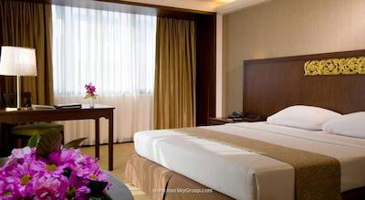 توئین تاورز هتل