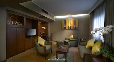 توئین تاورز هتل