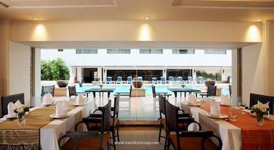 توئین تاورز هتل