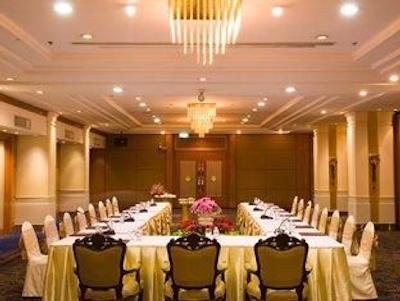 توئین تاورز هتل