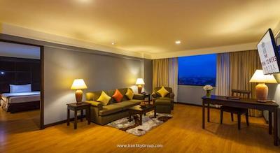 توئین تاورز هتل