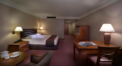 توئین تاورز هتل