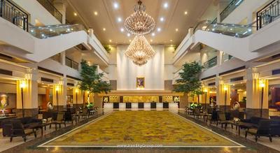 توئین تاورز هتل