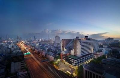 توئین تاورز هتل