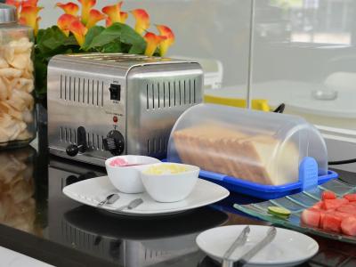 اورید اسمارت هتل مستیک