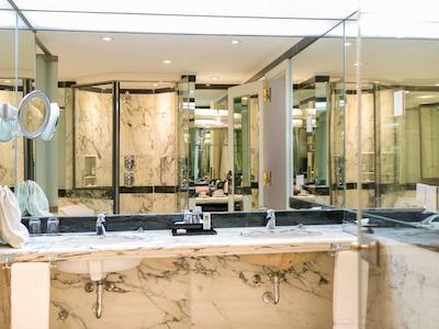 هتل سُفیتل بونز آیرز رکلتا