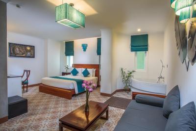 و هتل فنم پنه