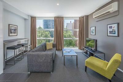 مانترا 100 اکسهیبیشن