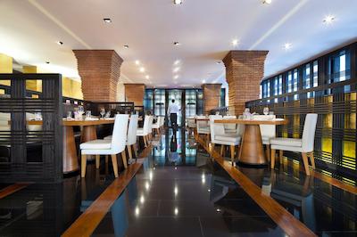 کومو متروپولیتن بانکوک