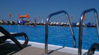 تپ کونتریلین زنید هتل کنفرنس اند اسپا