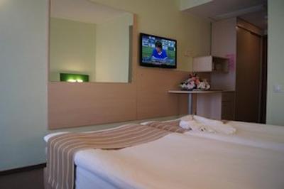 تپ کونتریلین زنید هتل کنفرنس اند اسپا