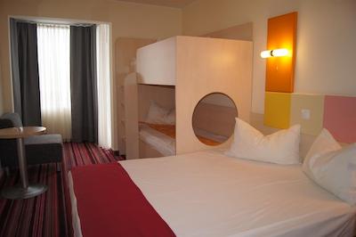 تپ کونتریلین زنید هتل کنفرنس اند اسپا