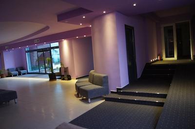 تپ کونتریلین زنید هتل کنفرنس اند اسپا