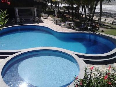 باک دور ویلیج