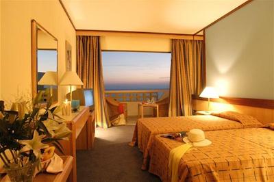 کنستانتینو برز ادنا ریال بیچ هتل