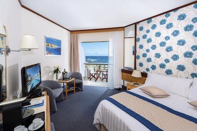 کنستانتینو برز ادنا ریال بیچ هتل