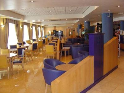 هلید این اکسپرز استراتفرد