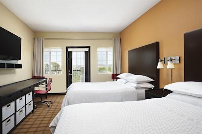 فور پوینتز بای شراتون هتل اند سویتز کالگاری وست