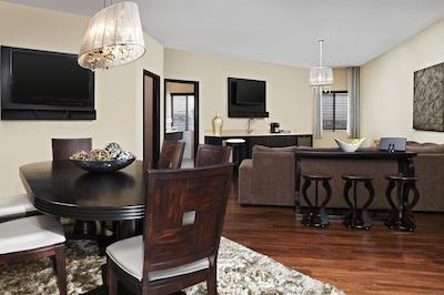 فور پوینتز بای شراتون هتل اند سویتز کالگاری وست