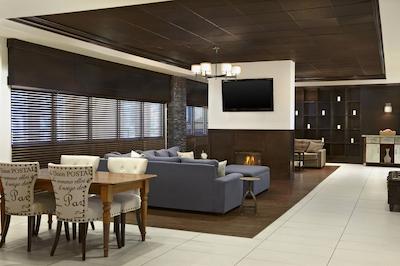 فور پوینتز بای شراتون هتل اند سویتز کالگاری وست