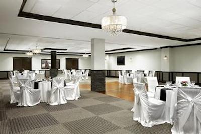 فور پوینتز بای شراتون هتل اند سویتز کالگاری وست