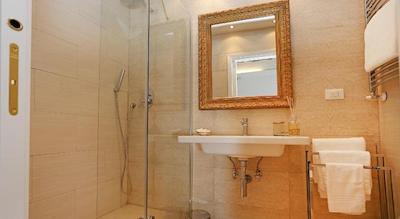 مادنا د منتی سویتز