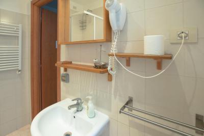 جیالل ب اند ب