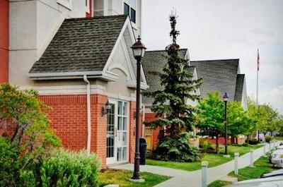 لاکویو سیناتور این کالگاری آیرپرت