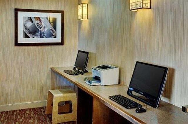 لاکویو سیناتور این کالگاری آیرپرت