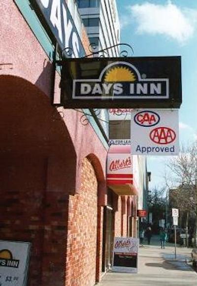 دز این ادمنتون دونتون