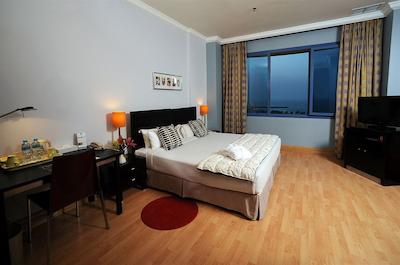 کرنیچ هتل اند سویتز