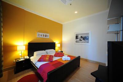 کرنیچ هتل اند سویتز